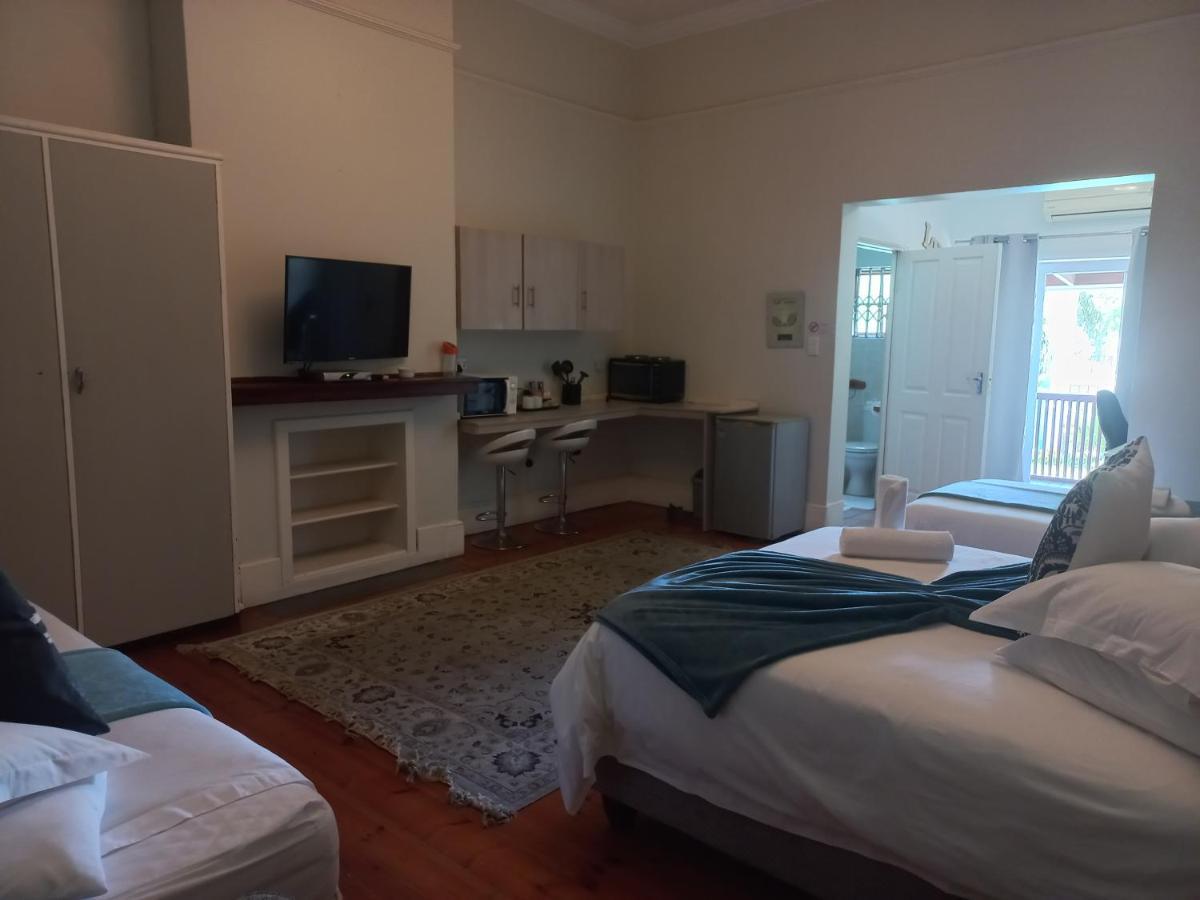 Dreamers Guesthouse - No Loadshedding King William's Town Exterior foto